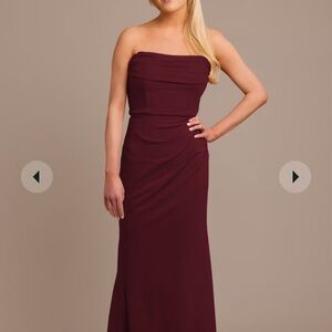 CELEBRATE DB STUDIO
stretch crepe strapless cowl neck dress
From David Bridal